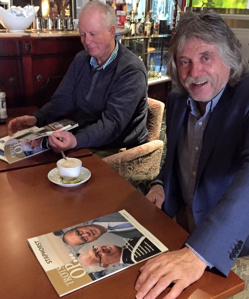 Trots op Staphorst overhandigd aan Johan Derksen